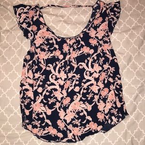 Super cute floral top